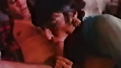விண்டேஜ் தாய் தனது மகன் ஒரு டீனேஜருடன் உடலுறவு கொள்ளவில்லை