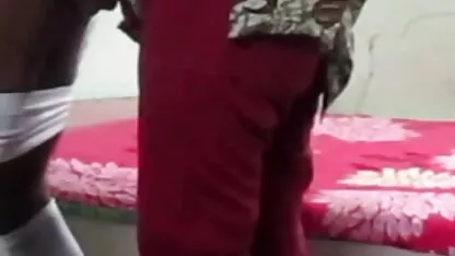 மனைவி பட்டாவுடன் கழுதை உறிஞ்சி, இலவச ஆபாசத்திற்கு செல்கிறார் 4 அவரைத் துடைக்கிறார்